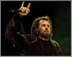 De quel groupe, Chris Barnes a-t-il t le chanteur de 1988  1995 ?