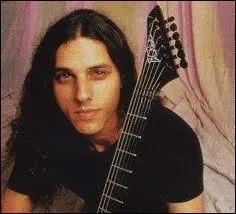  quelle date nous a malheureusement quitt Chuck Schuldiner, ce mythique guitariste-chanteur ?
