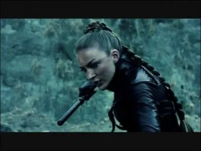 Pourquoi Cara trahit-elle Darken Rahl  la fin de la saison 1 ?