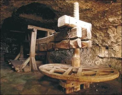 Et le (... ) d'un lit ancien ;