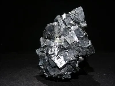 Minral dont les cristaux sont octadriques et possdent 3 plans de clivage et une duret de 2, 5. Je suis :