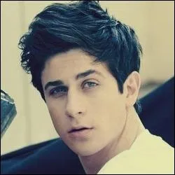 En quelle anne s'est-il spar de Lucy Hale ?