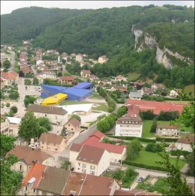 Quel est ce village de Franche-Comt, essentiellement connu pour tre la capitale du jouet en bois ?