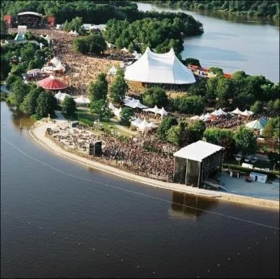 Programm en Juillet, ce festival est l'un des plus grands festivals de musique de France. Il doit une partie de son succs au site naturel du Malsaucy prs de Belfort. Quel nom porte ce festival ?