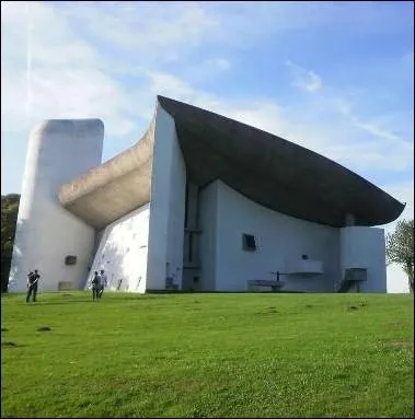 Quel architecte est le crateur de la chapelle de Notre-Dame-du-Haut  Ronchamp ?