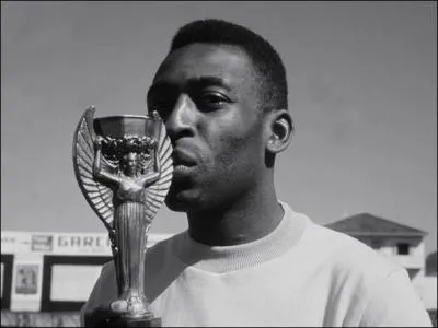 Quel est le nom du meilleur joueur de foot du monde ?