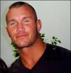 Avec est-il mari ? (Sa femme n'est pas une catcheuse)