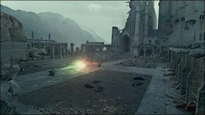 Dans "Harry Potter et les Reliques de la mort", avec quel sort Harry Potter riposte-t-il contre Lord Voldemort lors du duel final ?