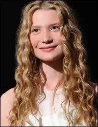 Dans le film  Alice au Pays des merveilles  de 2010, ralis par Tim Burton, trouvez quelle est l'actrice principale.