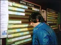 Parmi ces facteurs expliquant la crise de l'économie française et la montée du chômage à partir du milieu des années 70 l'une est fausse ; laquelle ?