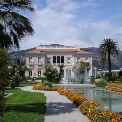 Dans quelle cit du midi est situe ce joyau de la Riviera : La villa Ephrussi, construite en 1912 par la famille de Rothschild et contenant plus de 7000 objets d'art ?