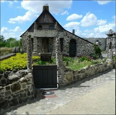 La   Maison des champs   Oeuvre obsessionnelle de Robert Tatin ralise de ses mains  partir de 1955  ... .