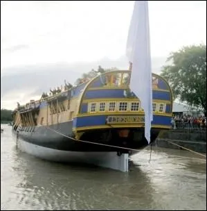 A Rochefort, depuis 1997, dans l'ancien Arsenal, une quipe de passionns reconstruit la frgate Hermione. Quel personnage est intimement li  l'histoire de ce bateau ?