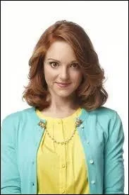 De qui Emma Pillsbury est-elle amoureuse ?