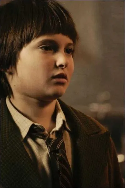 Que mord Monfred  la place de sa tartine au petit djeuner ?