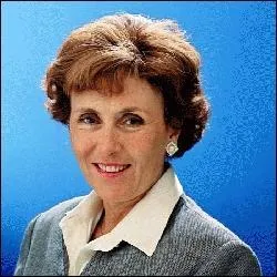 Qui est la première femme nommée Premier ministre par F. Mitterrand de 1991 à 1992 ?