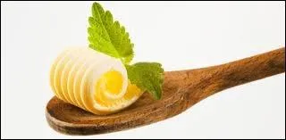 C'est pour remplacer le beurre rare et cher que la margarine fut invente par un pharmacien de Draguignan suite  un concours organis en 1866, par .