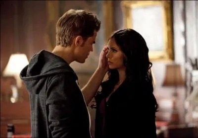 S2 pisode 4 - A quelle date Katherine rvle-t-elle des secrets  Stefan ?