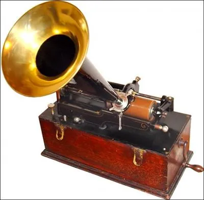 Nous devons l'invention du phonographe à :