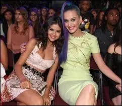 Qui est avec Selly ?