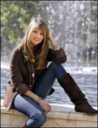 Est-ce qu'elle joue dans la vie de palace de Zack et Cody ?