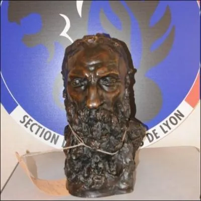 Vol en 1999, ce buste d'Auguste Rodin sculpt par Camille Claudel et estim  500 000 euros, a retrouv sa place ce week-end au muse d'Art et d'Archologie de quelle ville du Limousin ?