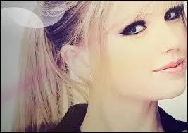 Dans quel film joue-t-elle auprs de Taylor Lautner ?