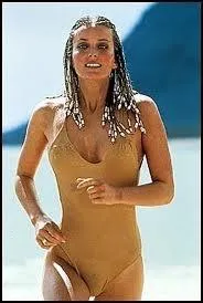 Cette image a consacr l'actrice tout comme les nattes africaines. Le film est la comdie de Blake Edwards  Elle  (en VO Ten), et la comdienne est ?