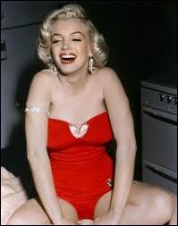 Dans lequel de ses films Marilyn porte-t-elle cet lgant maillot rouge agrment d'un cabochon de strass ?