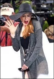 Sous les lgants voiles noirs, le maillot de bain de Nicole Kidman ! Dans quel film joue-t-elle ce rle savoureux d'une vapore, trs peste sur les bords ?