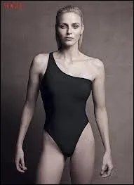 C'est ici en photographie la Princesse Charlne de Monaco, dans un maillot une pice trs design. Charlne est une ancienne championne de natation. Dans quel type de nage a-t-elle brill ?
