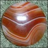 Dfinition de sardonyx :  Agate blanche et orange.  