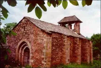 Le village d'Aurelle dans l'arrondissement de Rodez est certainement de fondation ligure. Il possde la plus petite et la plus charmante des glises romanes de France. O ?