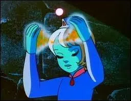 Zotrienne  peau bleue, elle dispose de pouvoirs psychiques et tlpathiques. Son frre est Noumaos.