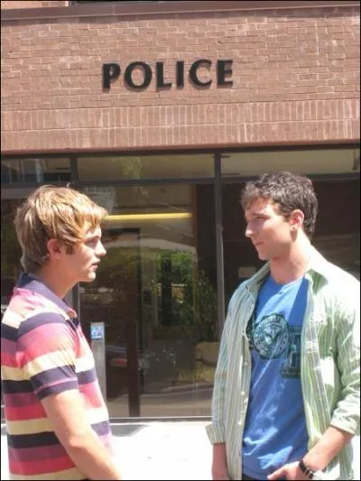 Pourquoi Luke et Noah sont-ils all&eacute;s voir la police ?