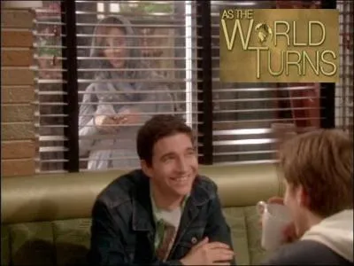 Qui espionne Luke et Noah ?