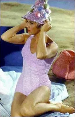 Dans un maillot pastel bien caractristique des annes 60, c'est Doris Day, dans une scne de plage, avec Rock Hudson. Quel est le film ?