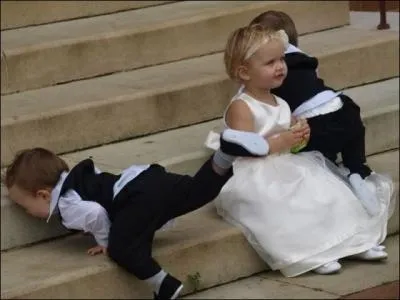 La belle tenue de fte ! Smokings pour les messieurs et robe longue de (... et de ... ) pour mademoiselle.