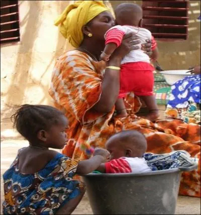 Si nous allions voir  quoi ressemblent nos petits frres  l'autre bout du monde, qu'en pensez-vous ? Ils sont de Dakar.