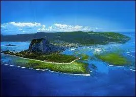 Une le de l'archipel africain des Mascareignes, dans l'ocan Indien, elle est indpendante depuis 1968 et possde toute une chane de montagnes ... . .