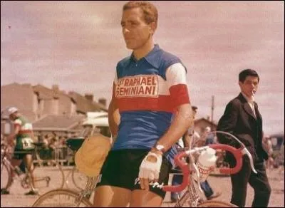Ce cycliste fut champion du monde de poursuite en 57, 58 et 59. Une chute sur le Tour de France 1960 mit fin  sa carrire de sportif. Il s'appelait Roger :