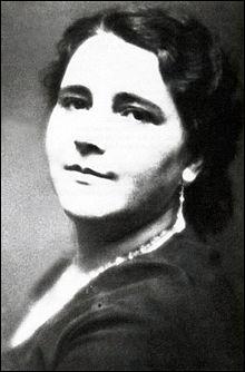Musicienne autodidacte, considre comme la premire chanteuse populaire du Qubec ne le 4 juin 1894 et morte le 20 fvrier 1941. C'est :
