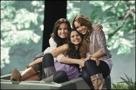 Qui est la plus vieille entre : Selena Gomez, Miley Cyrus et Demi Lovato ?