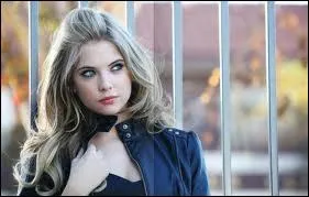 Comment s'appelle sa mre ?