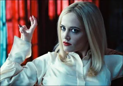 Dans  Dark Shadows , quelle actrice interprte la sorcire Angelique Bouchard ?