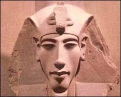 Il est le 10me pharaon (XIVme sicle av. J. C) de la dix-huitime dynastie. Monothiste, certains disent que c'est un prcurseur du Christ. Agatha Christie en a fait une pice. C'est :