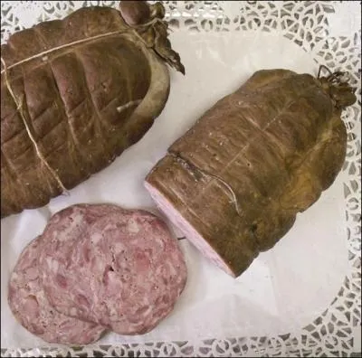 Quelle est cette spcialit charcutire de la rgion de Fougerolles (Haute-Sane), mlange de chair de porc (comme les saucisses) et tripes ( comme les andouillettes ) ?