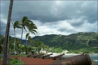 Dans son quartier le plus septentrional, le Barachois, un pont a �t� construit en 1874. Il sert actuellement de promenade. �tymologiquement, le mot 'barachois' d�signe :