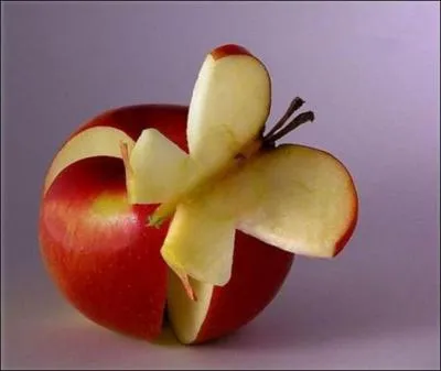 Magnifique n'est-ce pas ? On distingue nettement un papillon aux ailes fermes pos sur une pomme. Vrai ou faux ?
