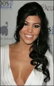 Comment s'appelle-t-elle ? C'est une des soeurs de Kim Kardashian.